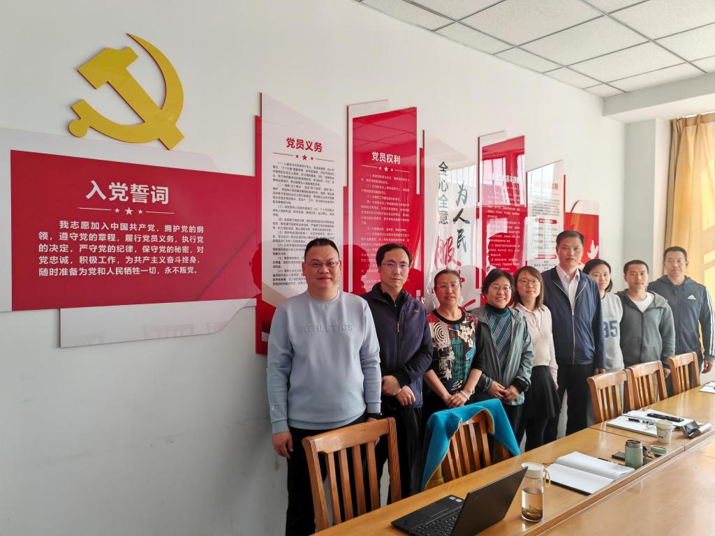 支部党员合影