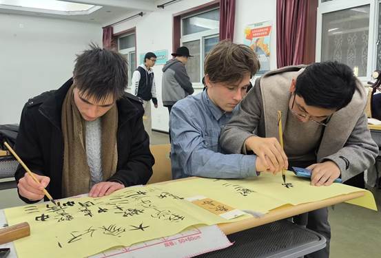 俄罗斯师生与best365学生联欢活动